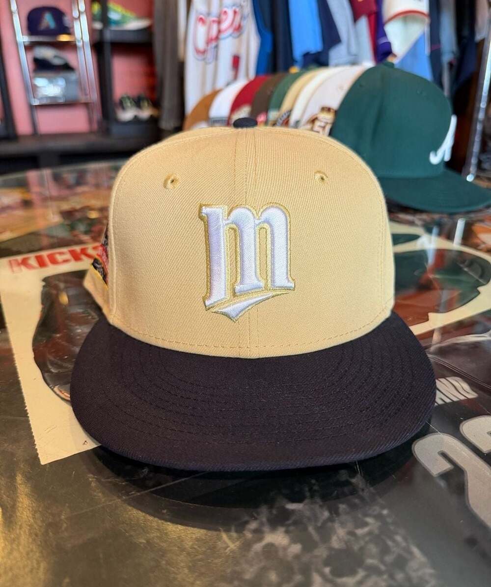 New Era Minnesota Twins 59FIFTY Fitted Hat Size 7 1/8 Tan Navy